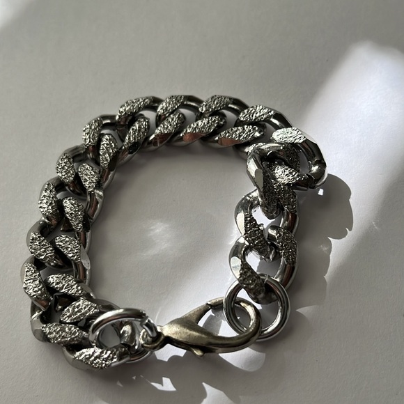 Vintage lot of 3 Silvertone 7” Bracelets - one with abalone starfish - Picture 12 of 12